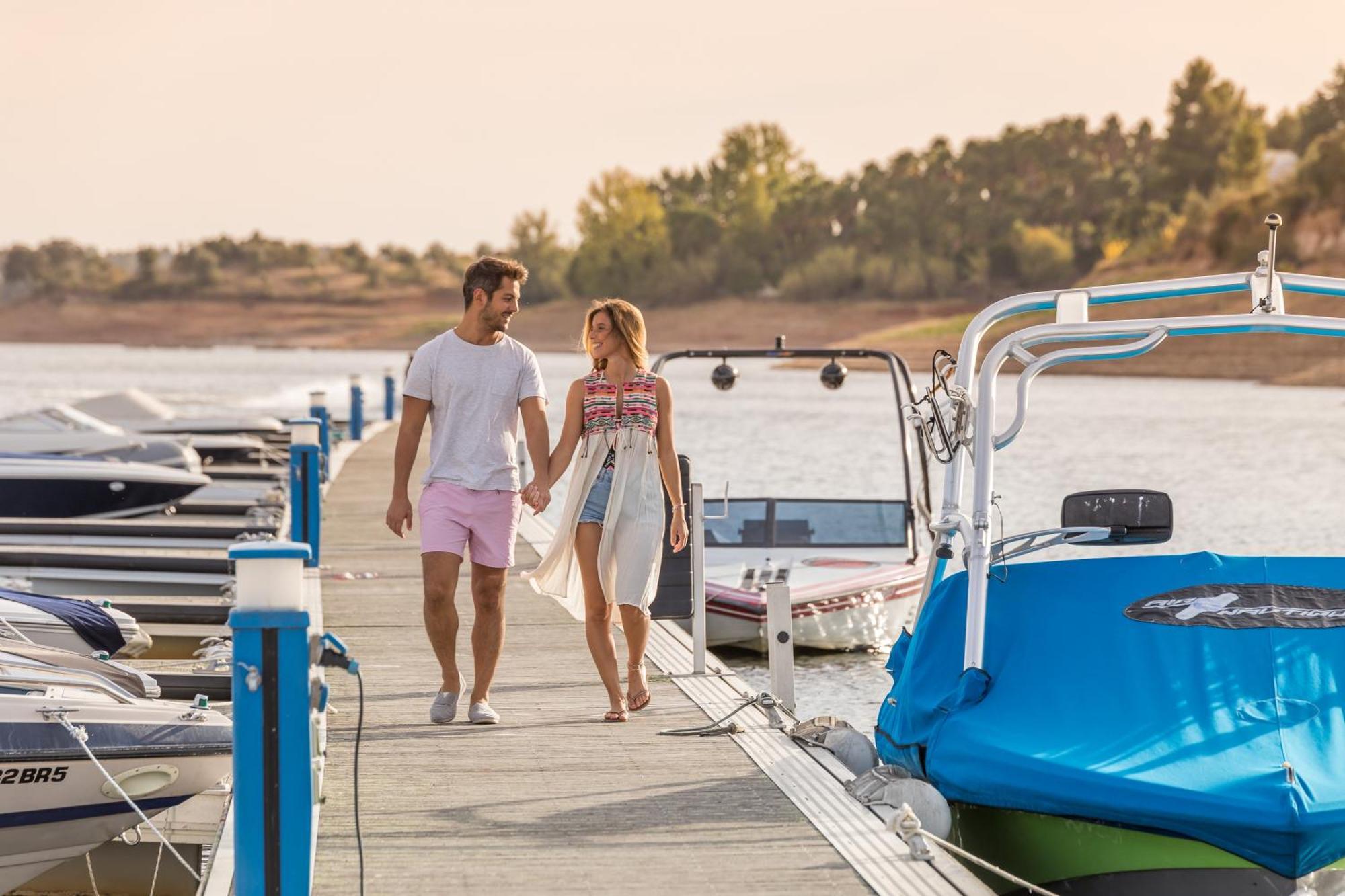 Ap Lago Montargil - Conference & Spa Luaran gambar A couple walking on a dock at Lake Pleasant