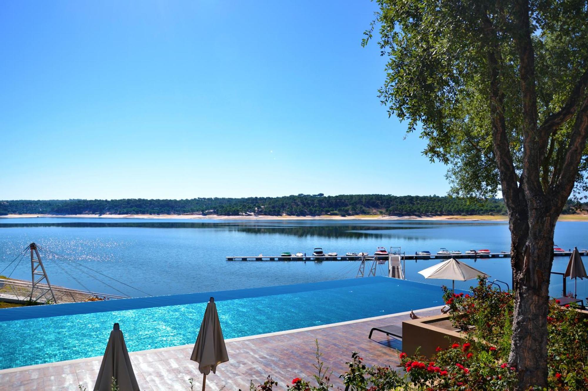 Ap Lago Montargil - Conference & Spa Luaran gambar View of the lake